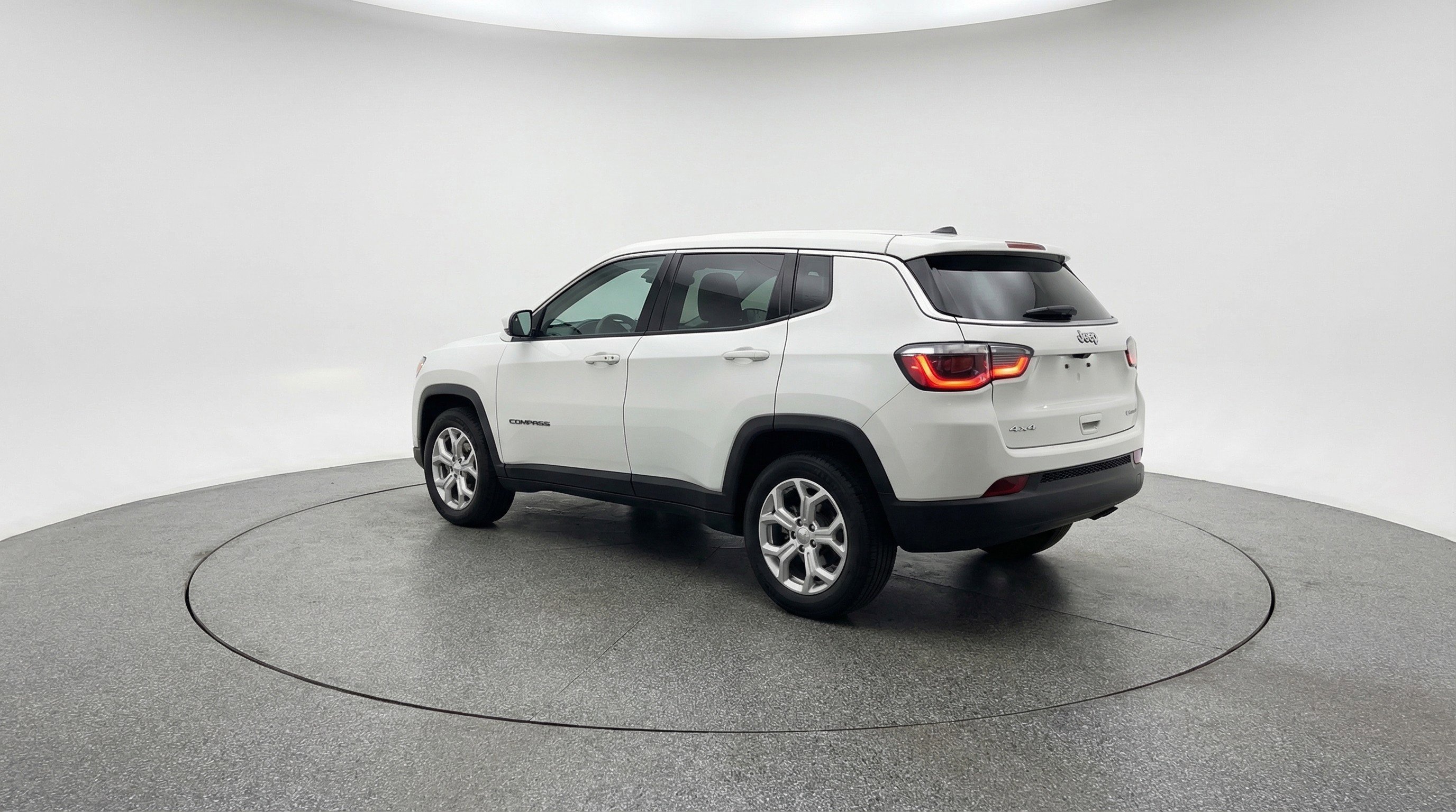 Used 2025 Jeep Compass Latitude image 6