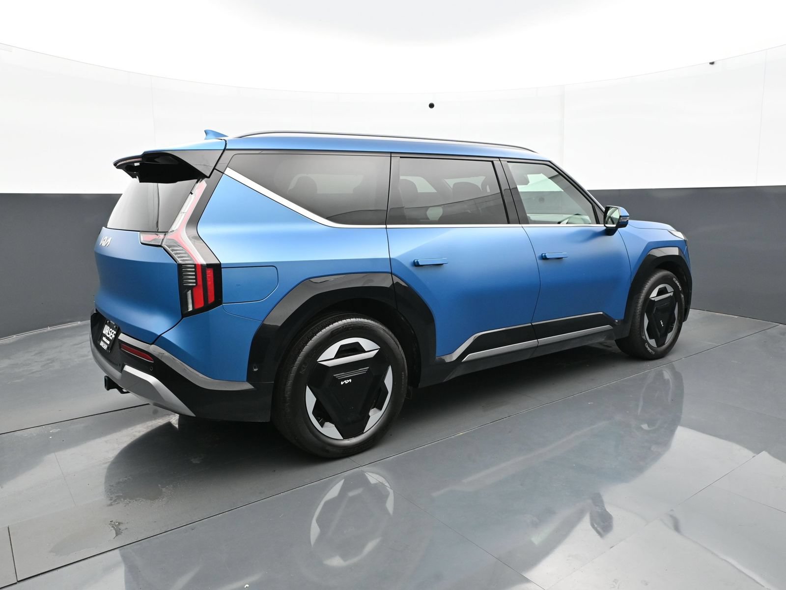 Used 2024 Kia EV9 Land w/ Towing Package AWD/4WD image 6