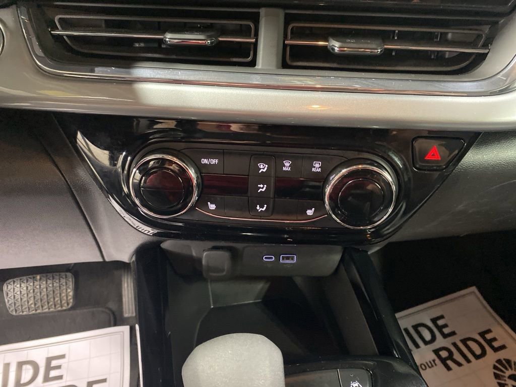 Certified 2025 Chevrolet Trax LT w/ LT Convenience Package image 23