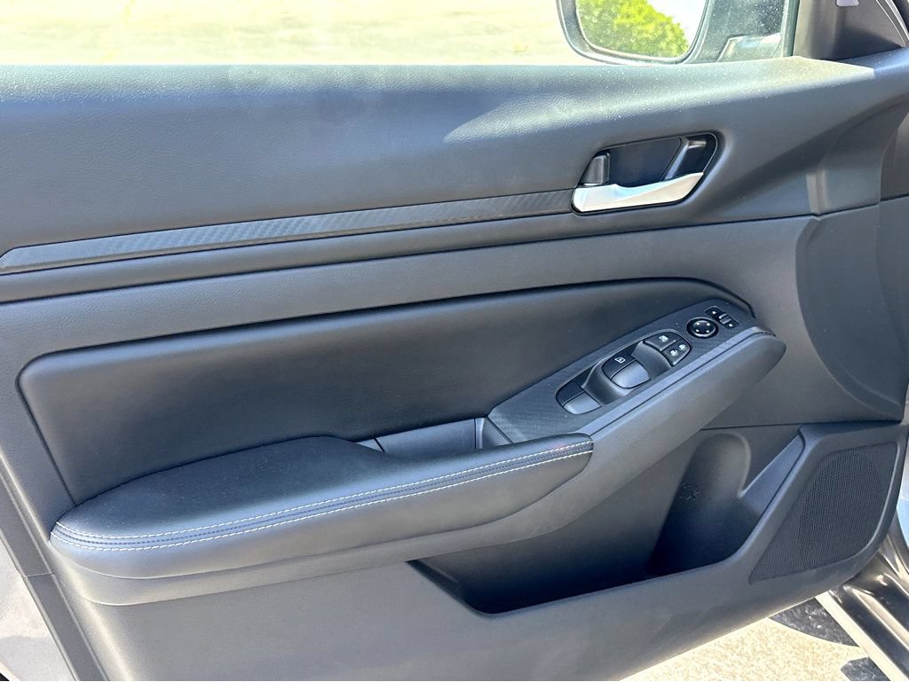 Used 2024 Nissan Altima 2.5 SV FWD image 14