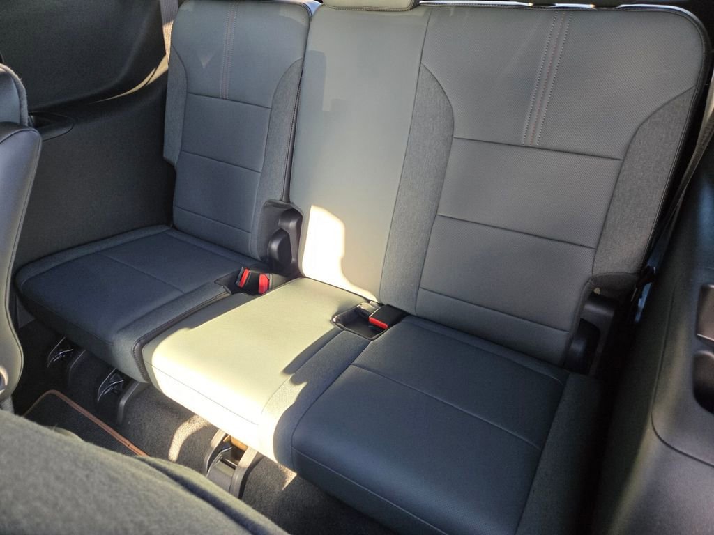 New 2026 GMC Acadia AT4 w/ Luxury Package AWD/4WD image 10