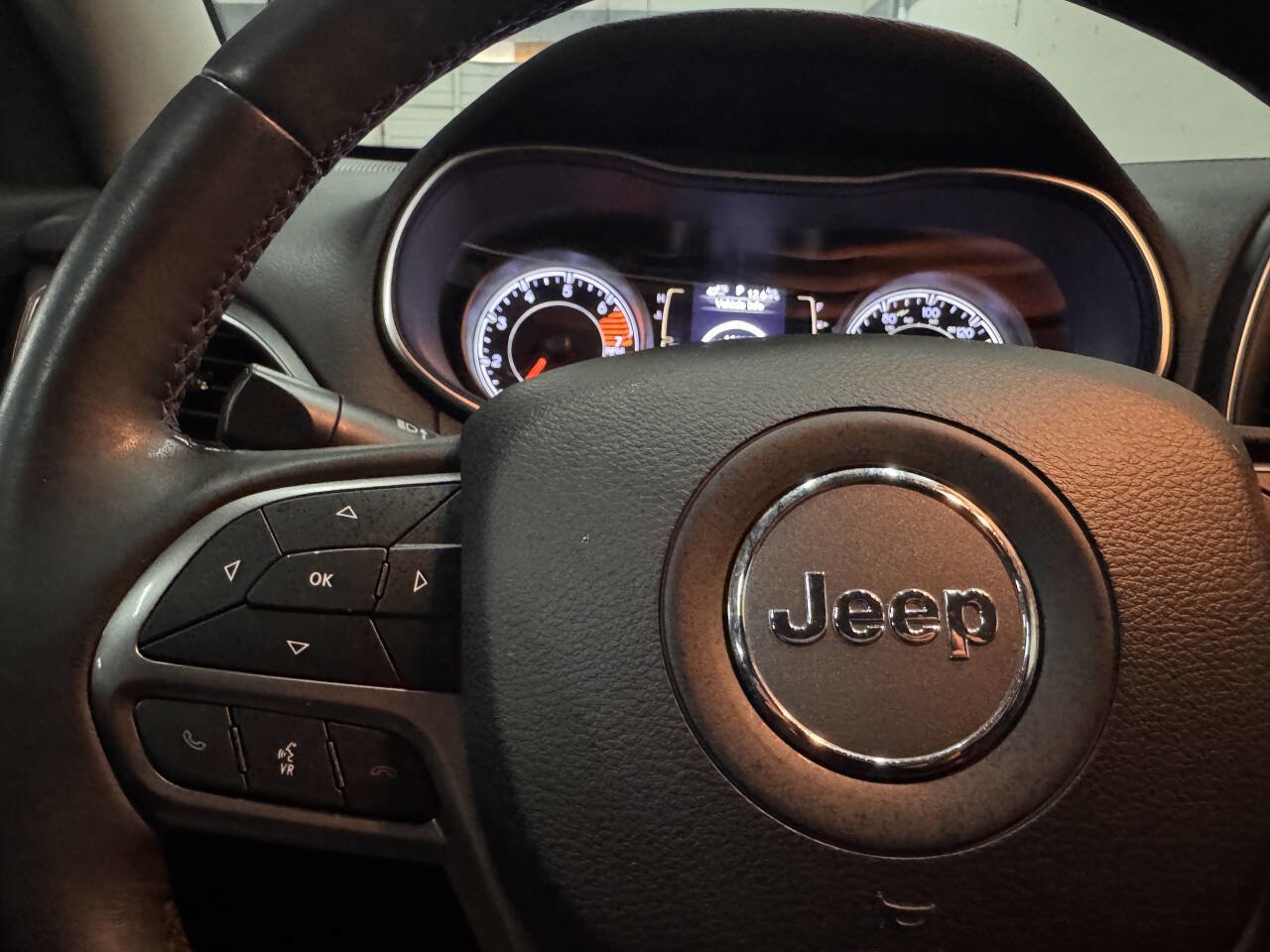 Used 2019 Jeep Cherokee Latitude w/ Cold Weather Group image 22