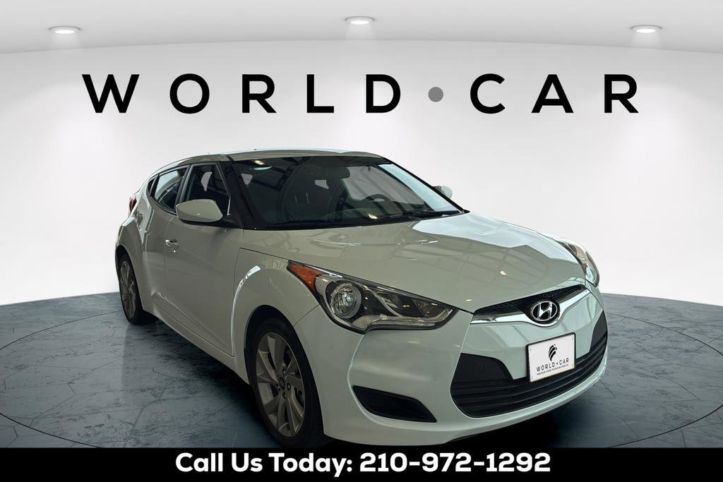 Used 2016 Hyundai Veloster FWD image 2