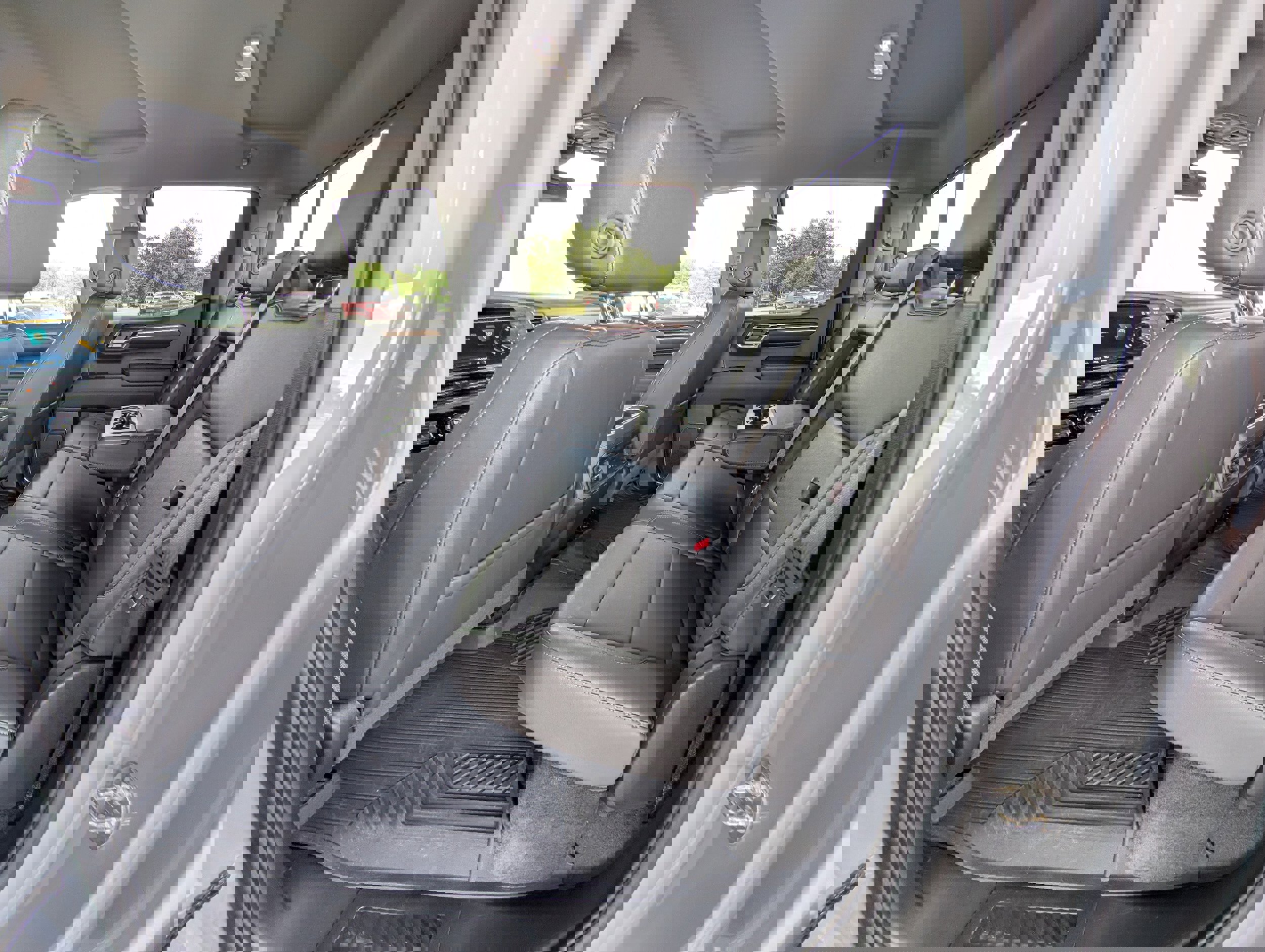 Used 2024 Chevrolet Silverado 1500 LT Trail Boss w/ Convenience Package II image 18