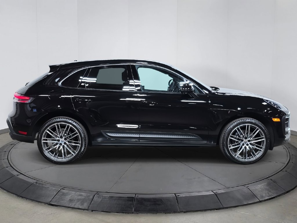 Certified 2026 Porsche Macan AWD/4WD image 8