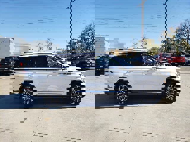 New 2026 Lincoln Aviator AWD image 11