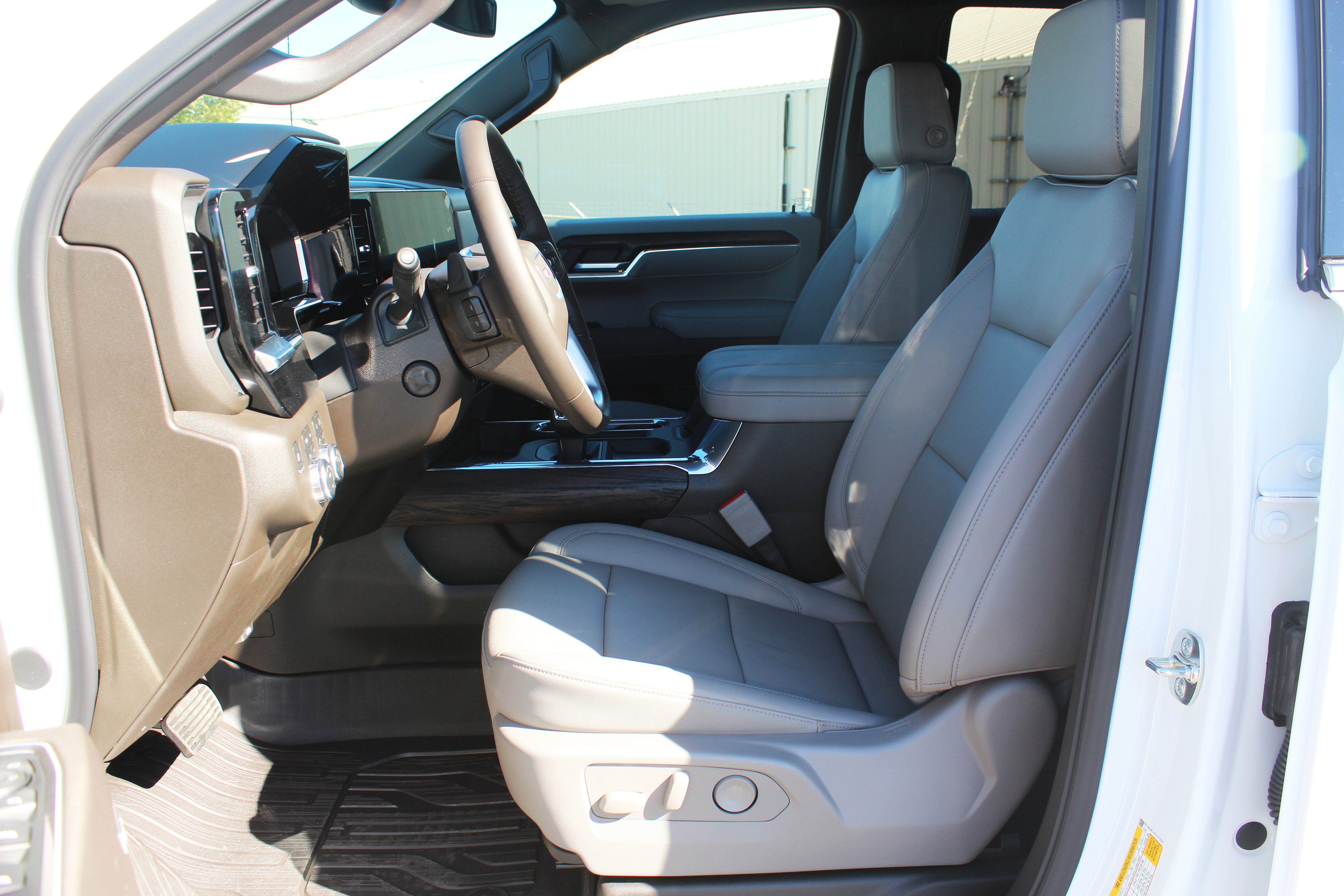 New 2026 GMC Sierra 1500 SLT image 31