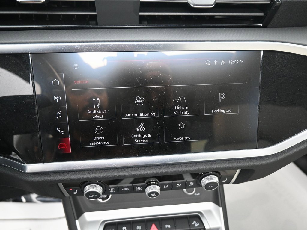 Used 2024 Audi Q3 2.0T Premium w/ Convenience Package image 19