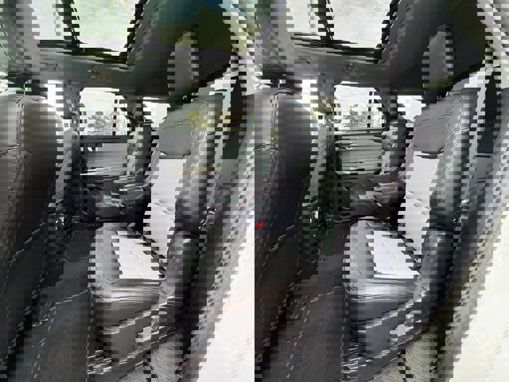 Certified 2022 Ford Explorer XLT w/ Equipment Group 202A image 27