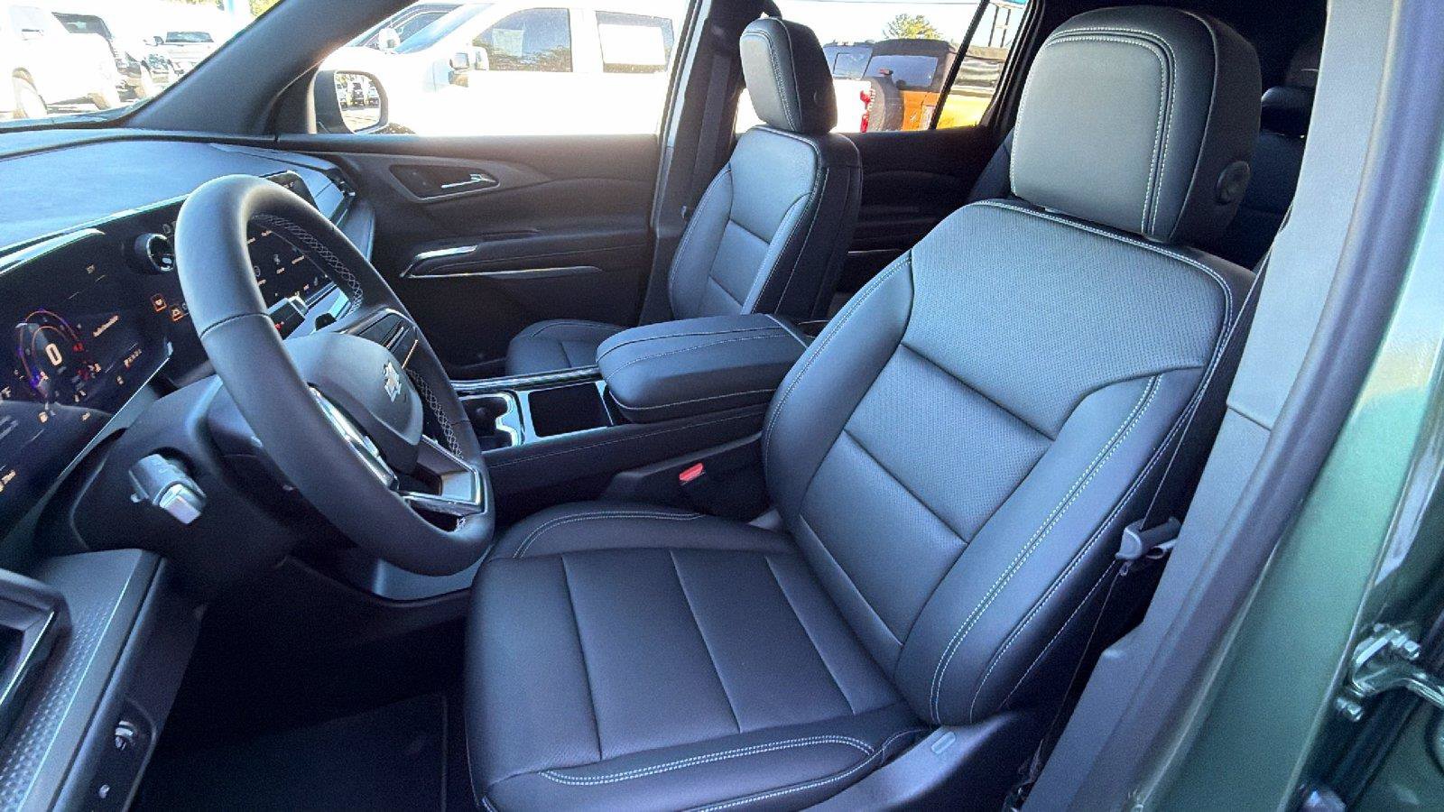New 2027 Chevrolet Traverse LT w/ Driver Confidence Package FWD image 5