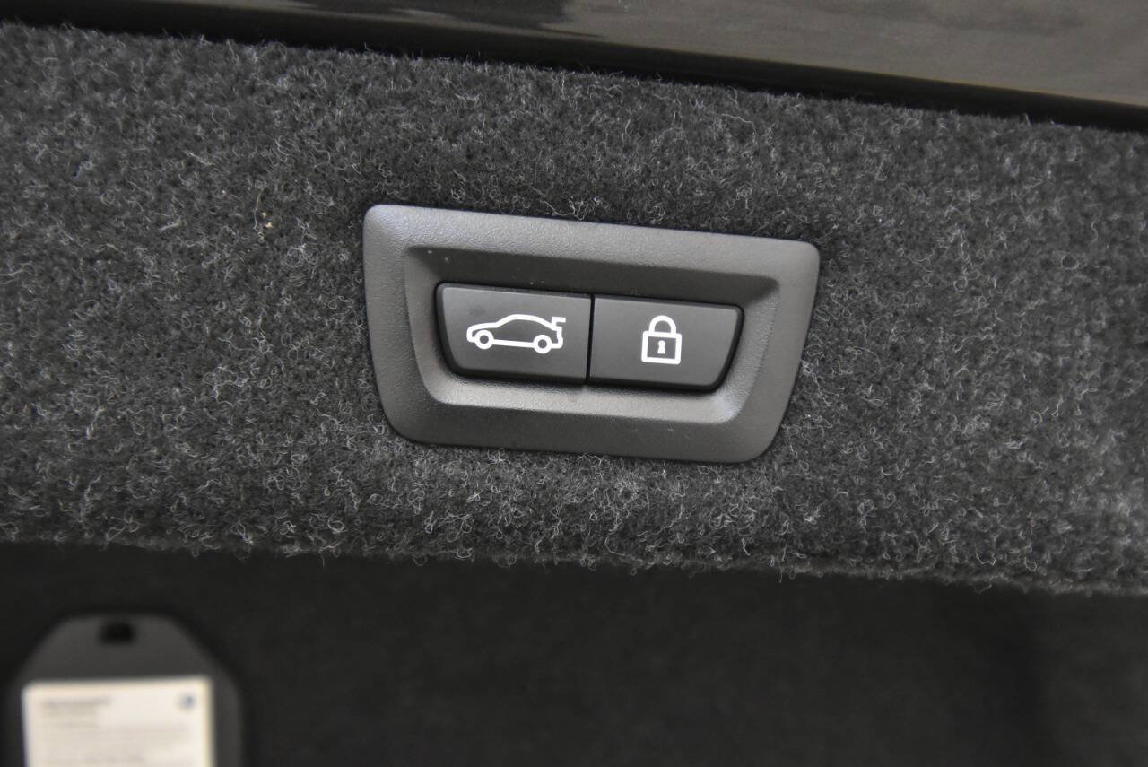 Used 2020 BMW M550i xDrive w/ Executive Package image 36