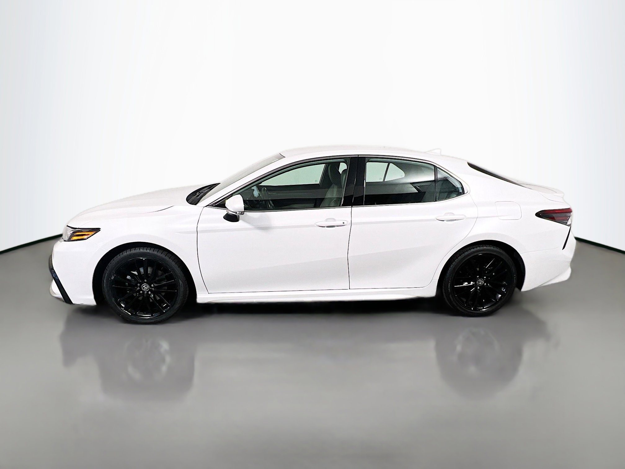 Used 2024 Toyota Camry XSE image 9