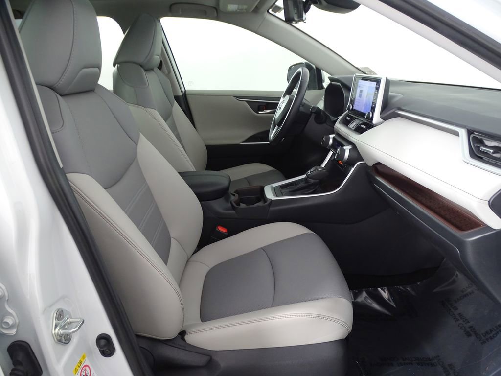 Used 2019 Toyota RAV4 Limited image 16