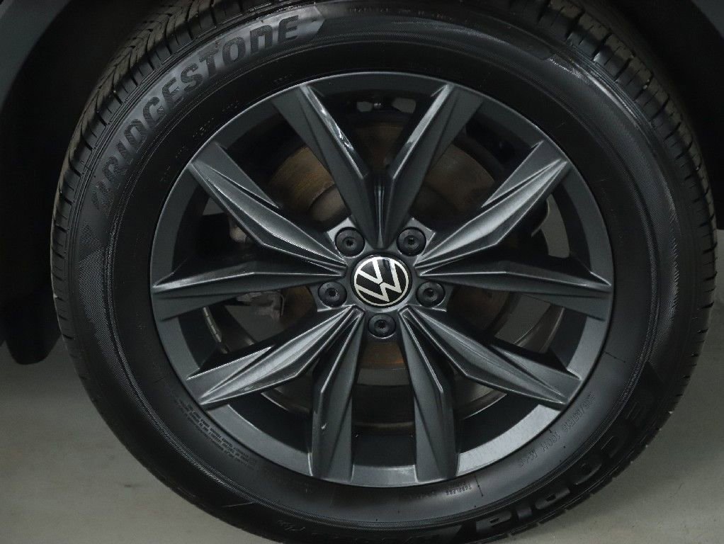 Used 2024 Volkswagen Tiguan SE image 41