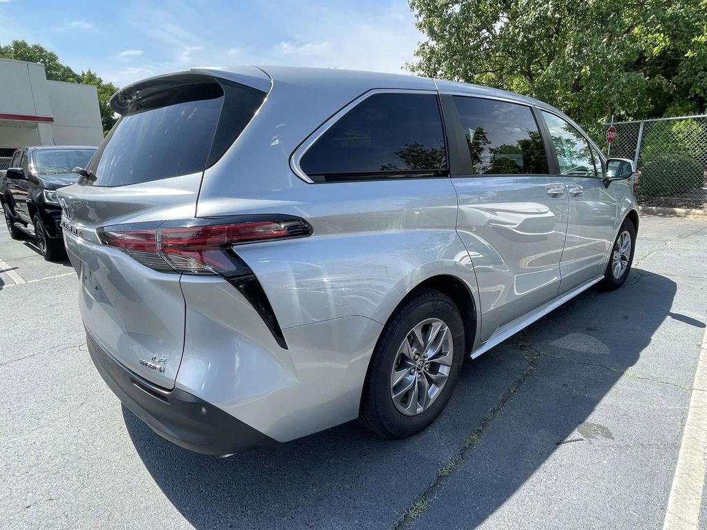 Used 2021 Toyota Sienna LE FWD image 20