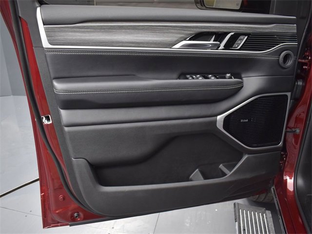 New 2023 Jeep Wagoneer L Series III w/ Premium Group I image 12