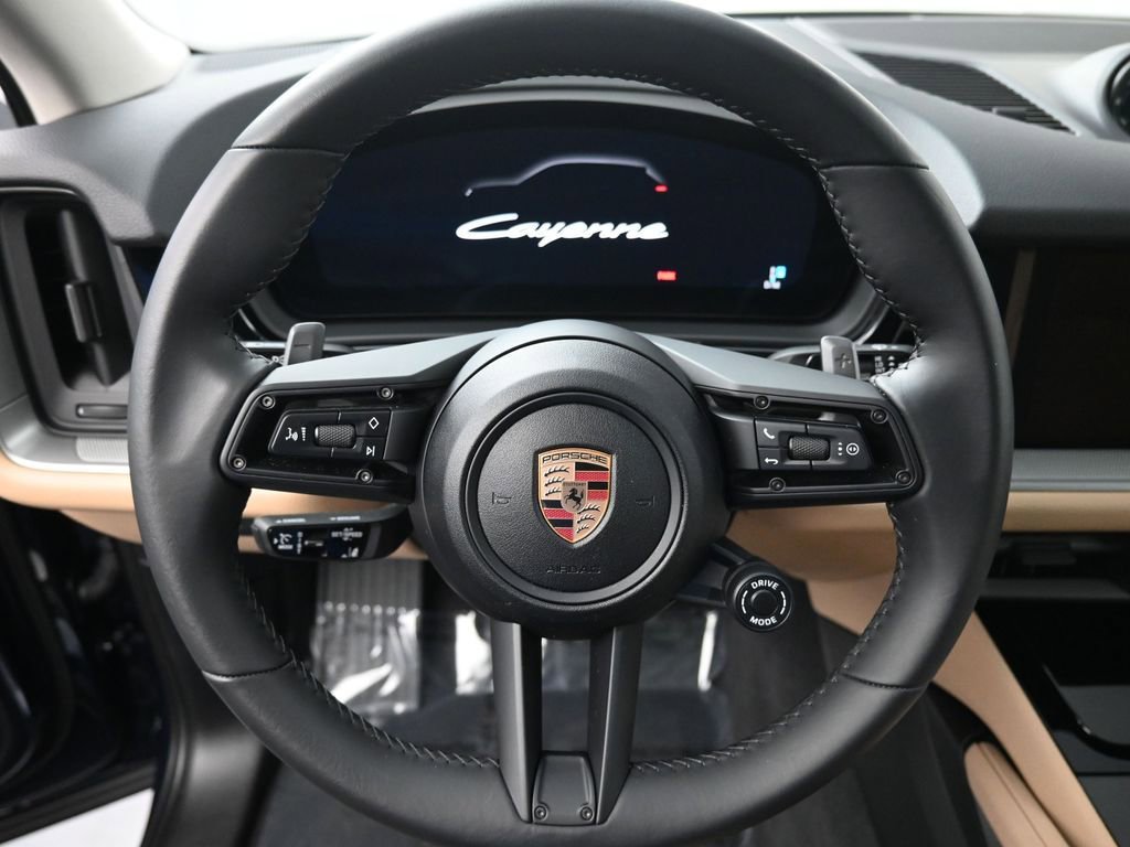 Used 2025 Porsche Cayenne image 12