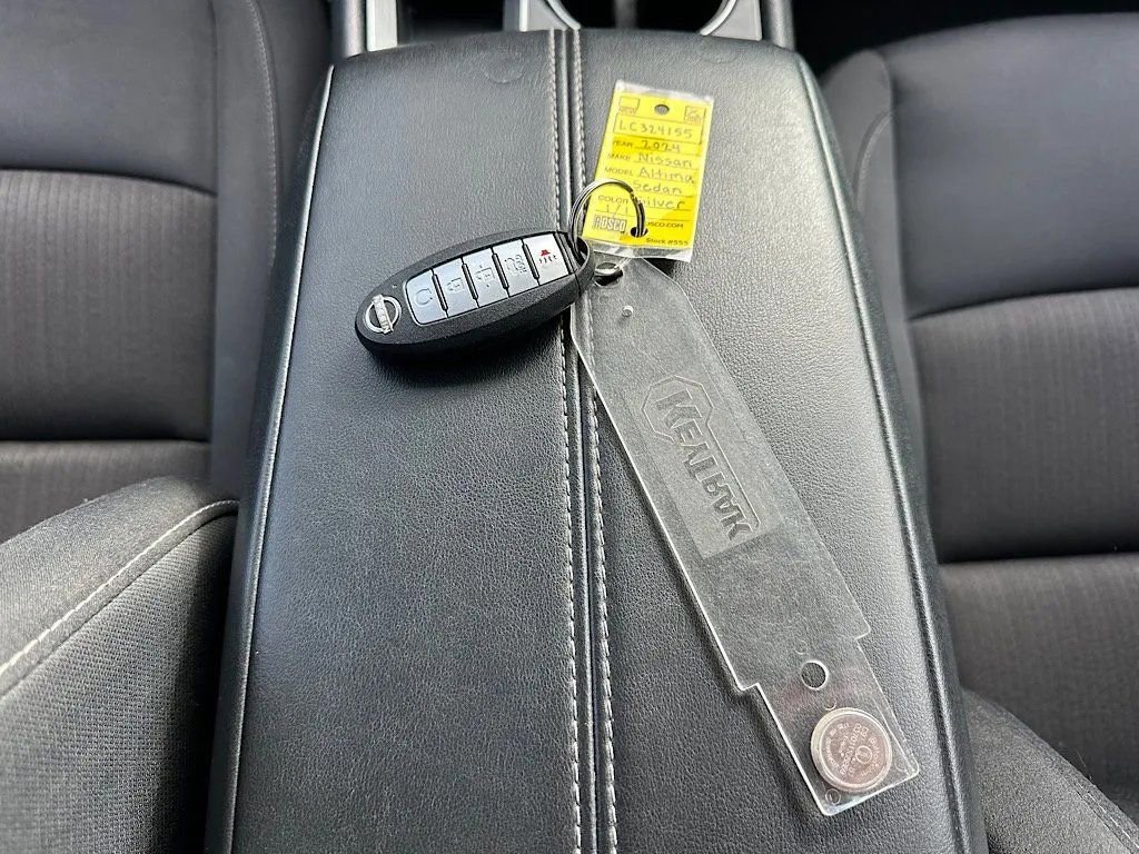 Used 2024 Nissan Altima 2.5 SV image 16