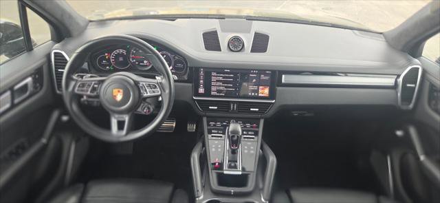 Used 2019 Porsche Cayenne Turbo w/ Premium Plus Package AWD/4WD image 24
