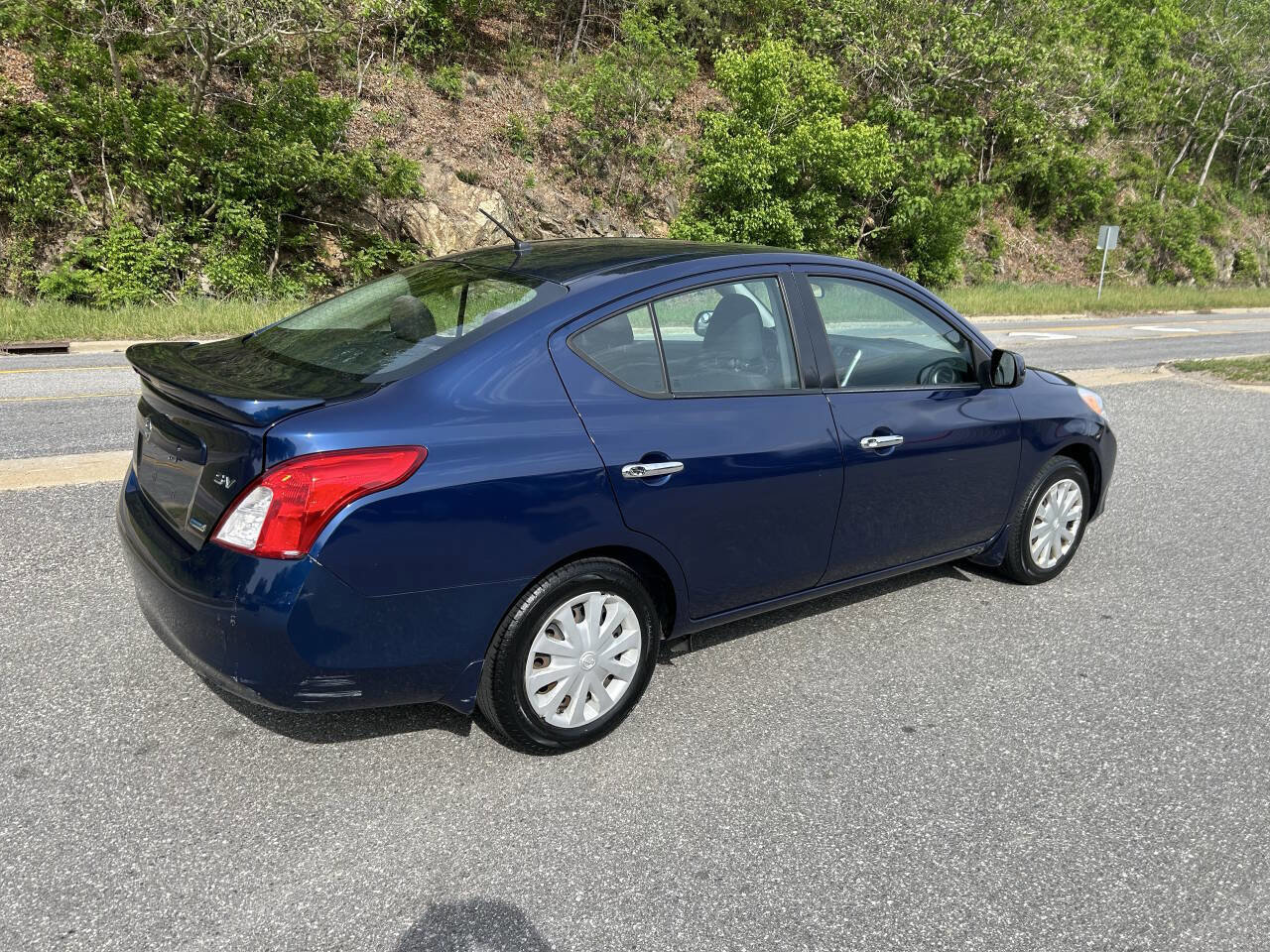 Used 2014 Nissan Versa SV FWD image 7
