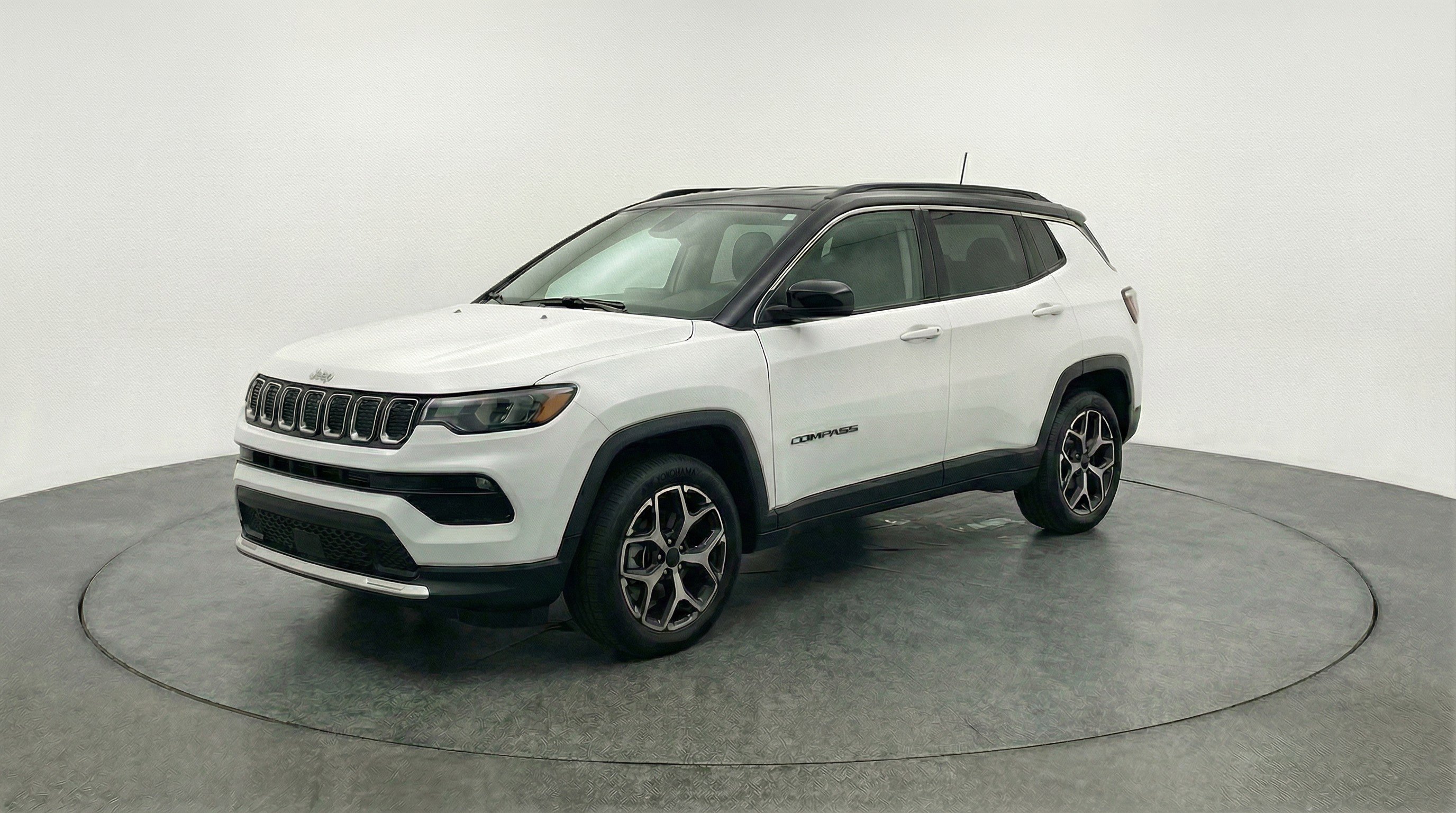 Used 2025 Jeep Compass Limited image 3