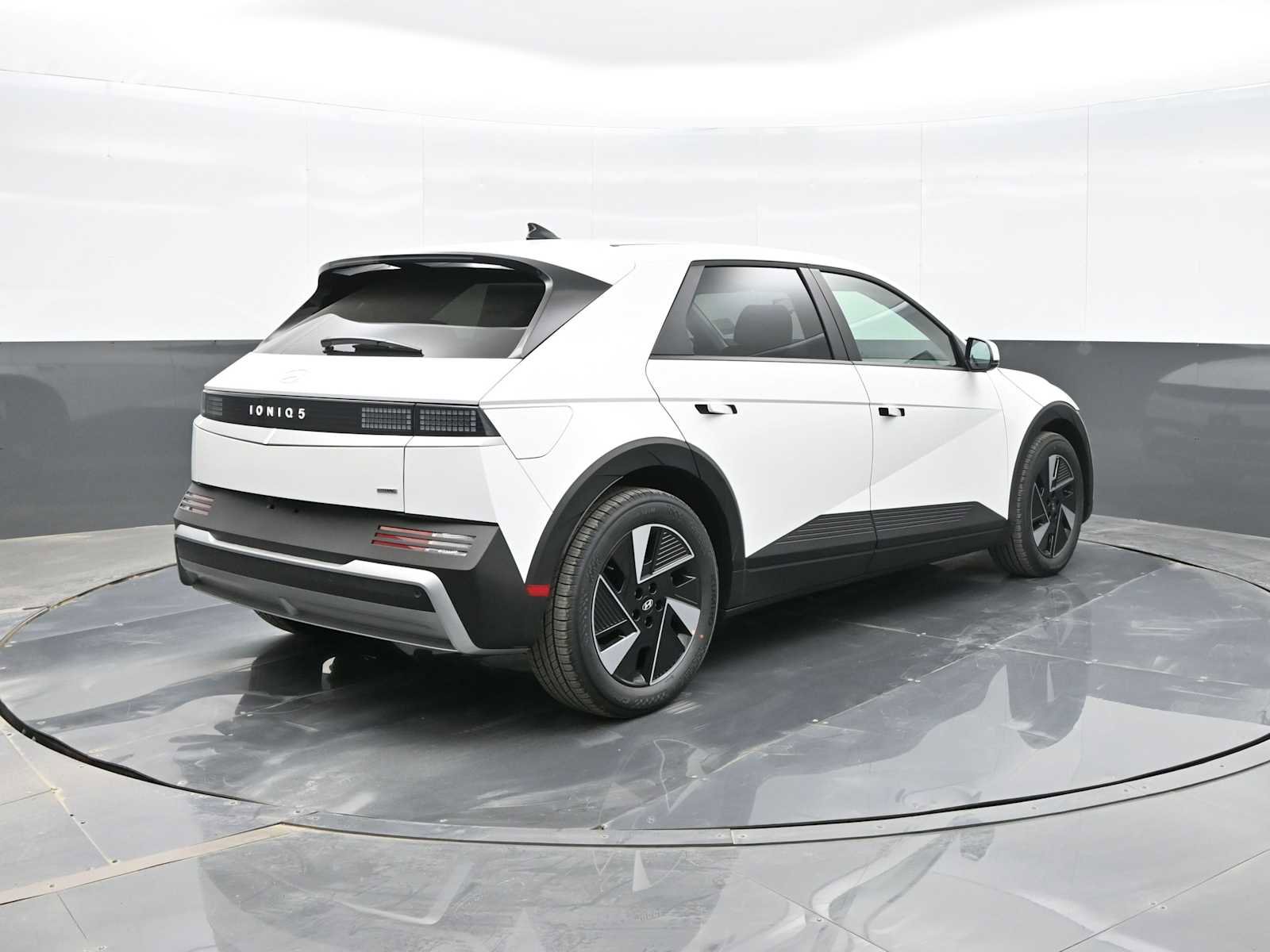 New 2025 Hyundai Ioniq 5 SE image 7