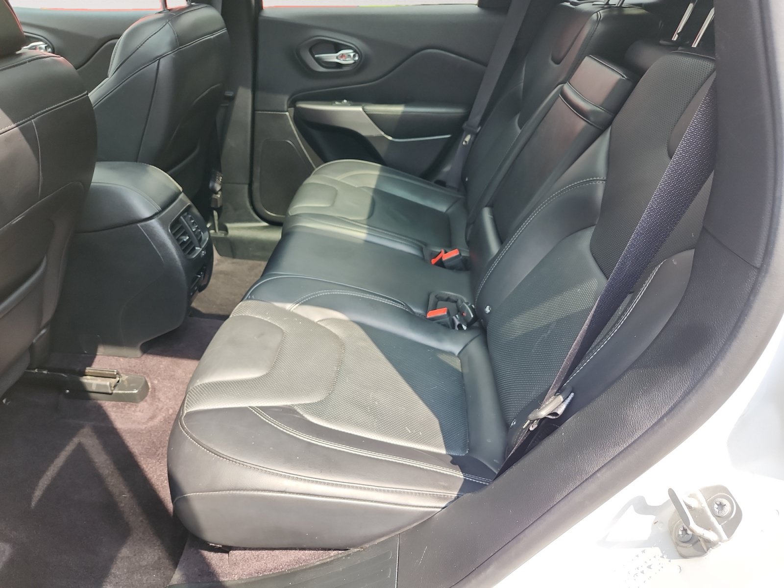 Used 2019 Jeep Cherokee Limited AWD/4WD image 13