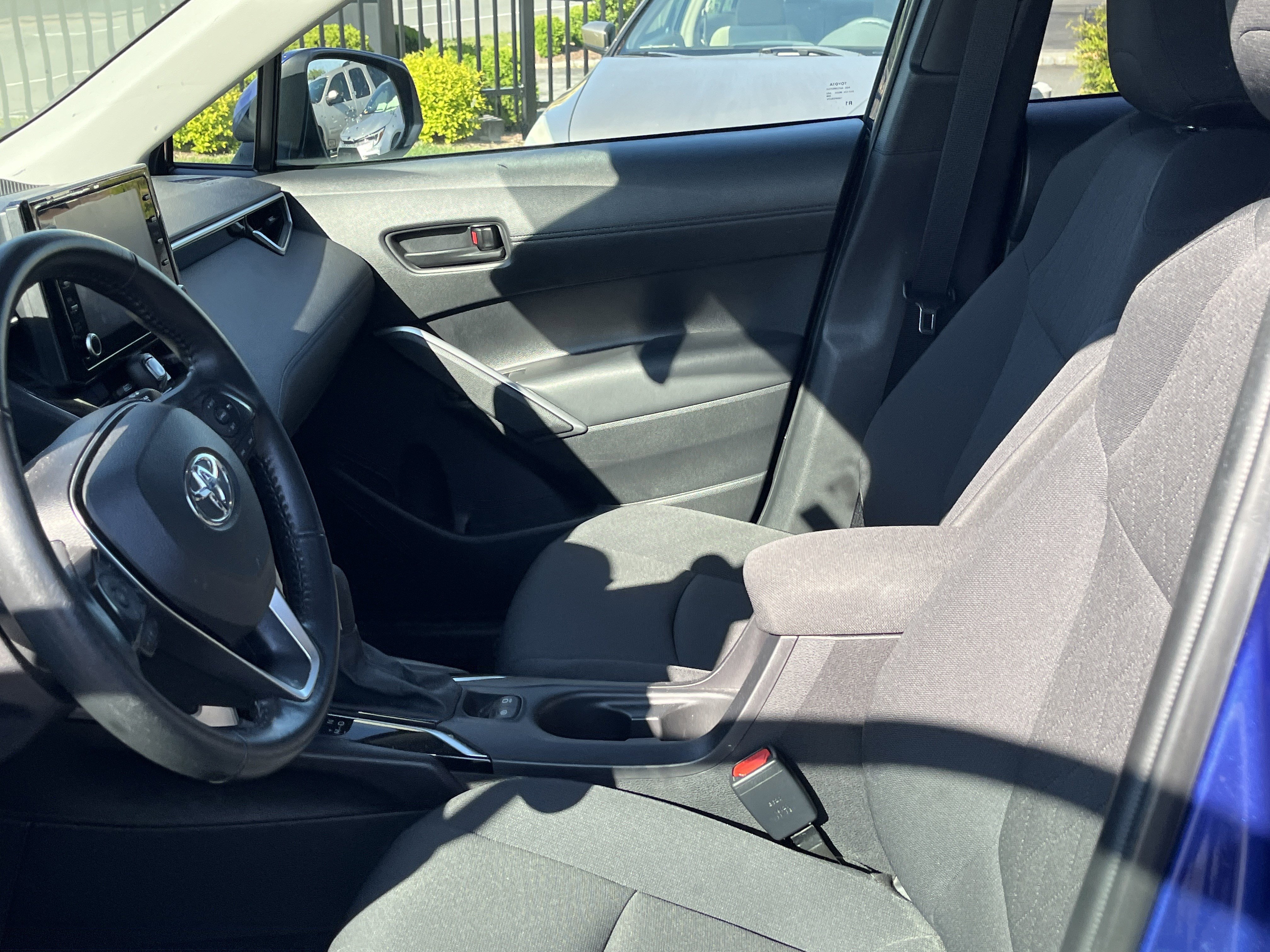 Used 2022 Toyota Corolla Cross LE AWD/4WD image 5