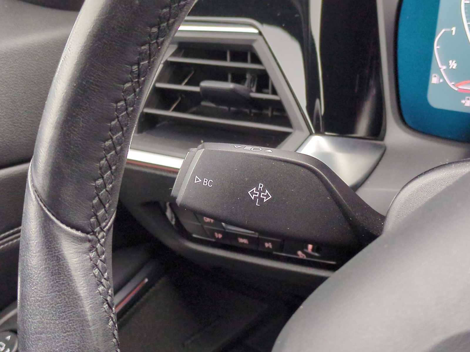 Used 2020 BMW 330i xDrive Sedan w/ Premium Package image 28