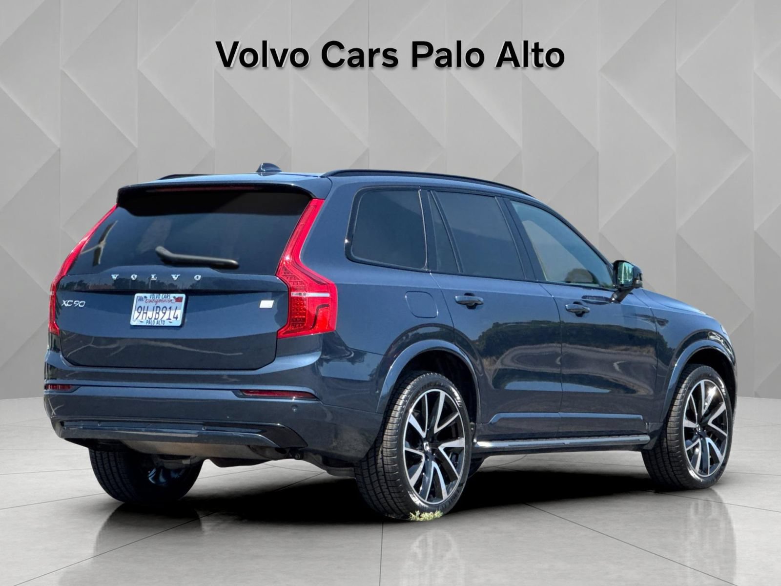Certified 2023 Volvo XC90 T8 Ultimate AWD/4WD image 3