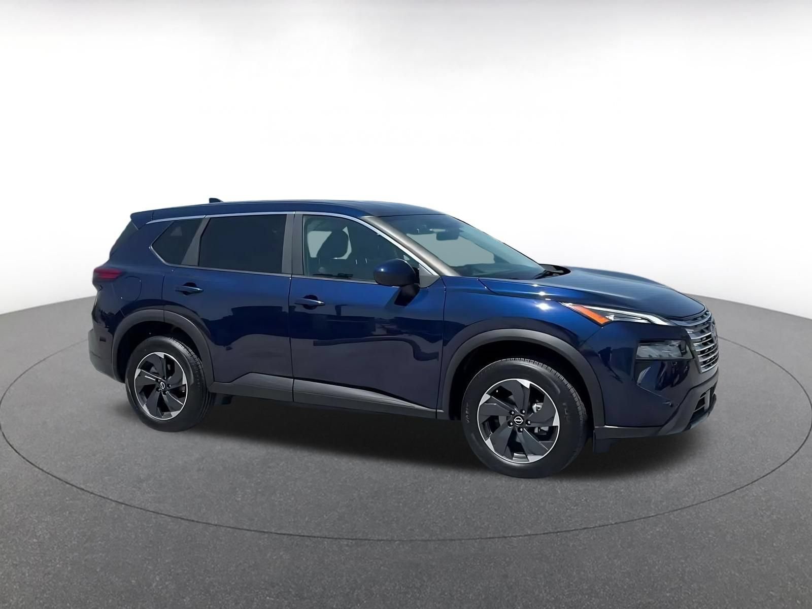 Used 2026 Nissan Rogue SV AWD/4WD image 2