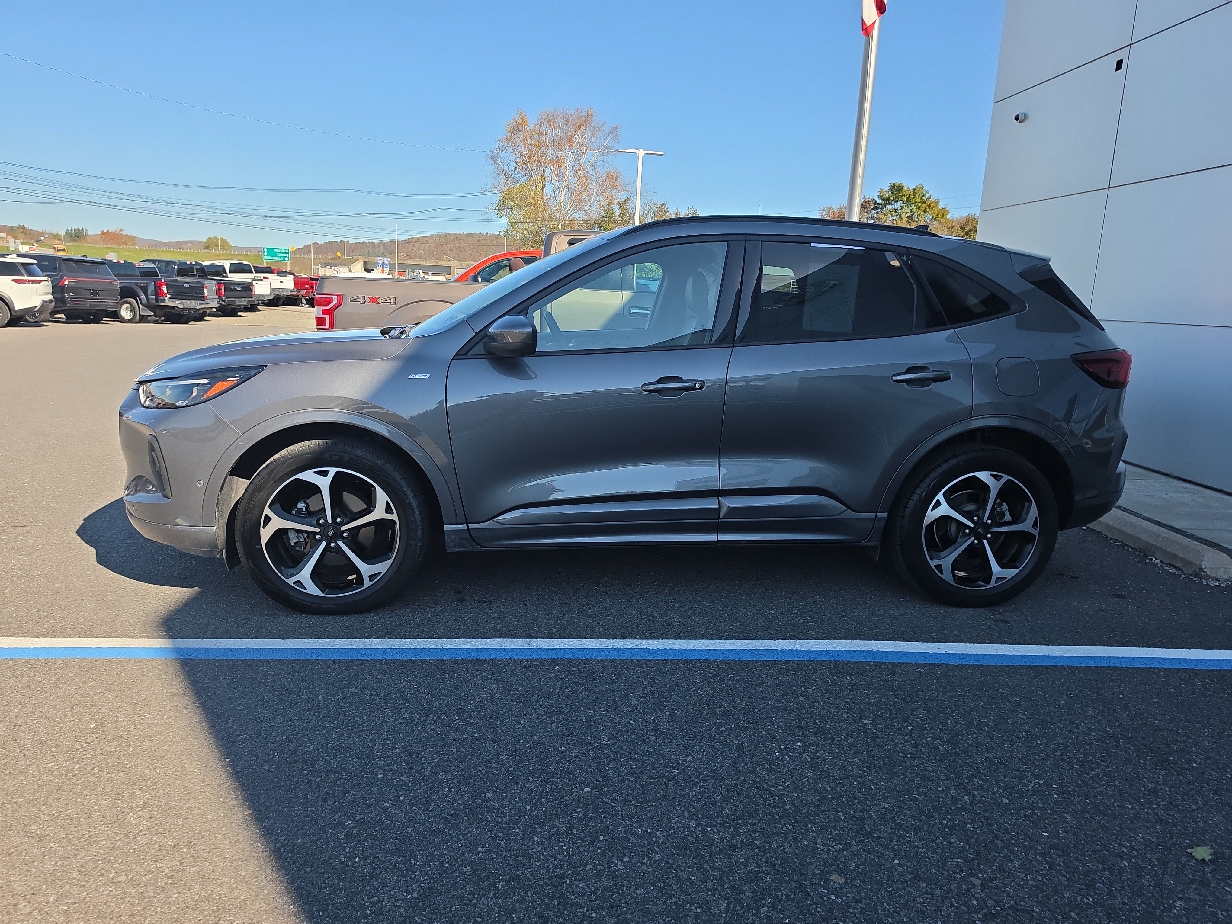 Used 2024 Ford Escape ST-Line Elite w/ Premium Technology Package AWD/4WD image 7