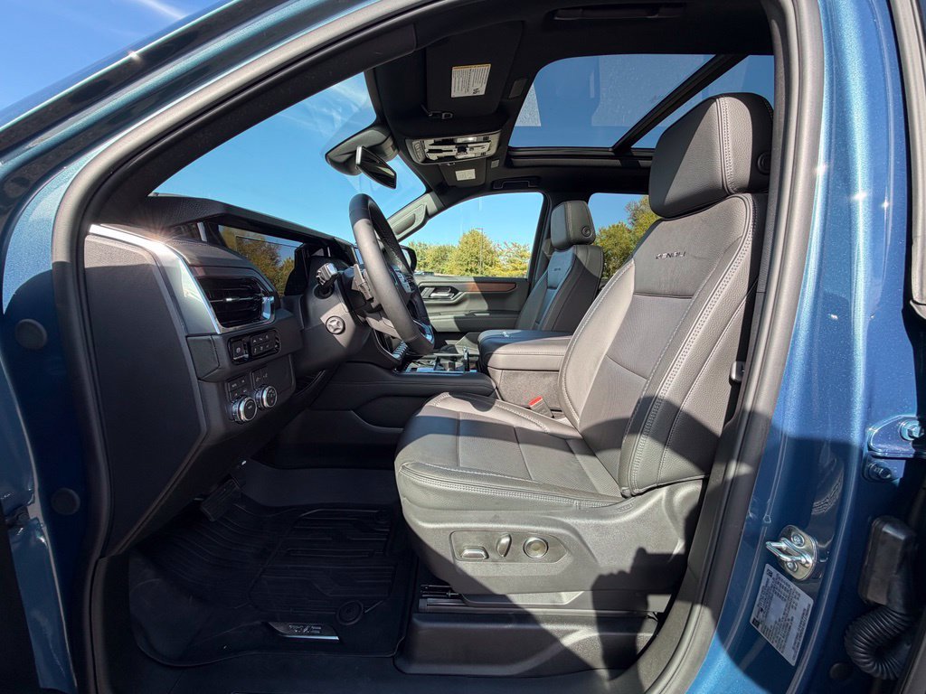 Used 2026 GMC Yukon Denali w/ Sun & Power Step Package AWD/4WD image 2