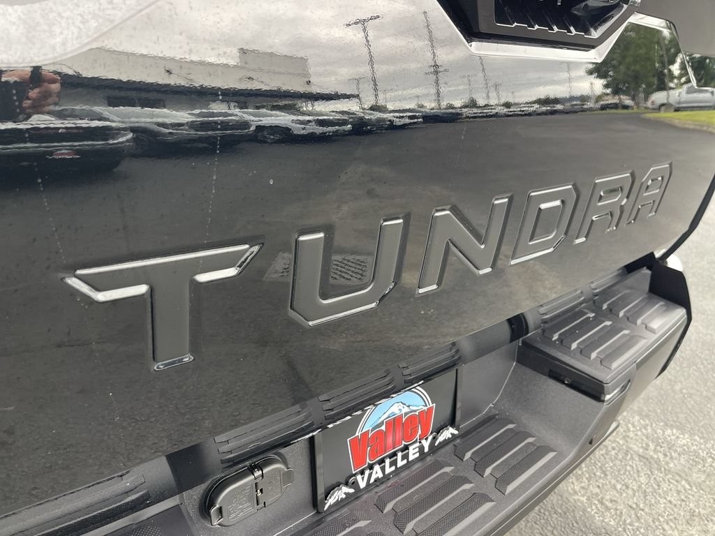 Used 2024 Toyota Tundra Platinum AWD/4WD image 31