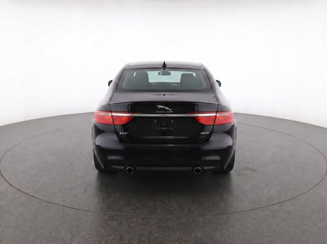 Used 2016 Jaguar XF Premium image 7