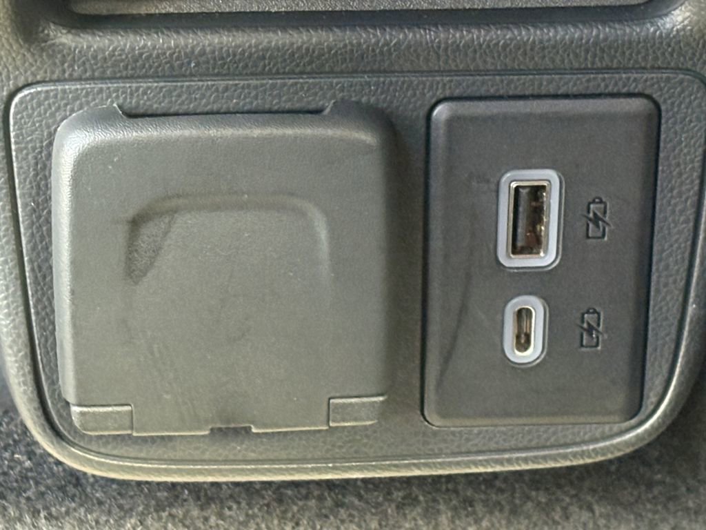 Used 2023 Chevrolet TrailBlazer RS w/ Convenience Package FWD image 5