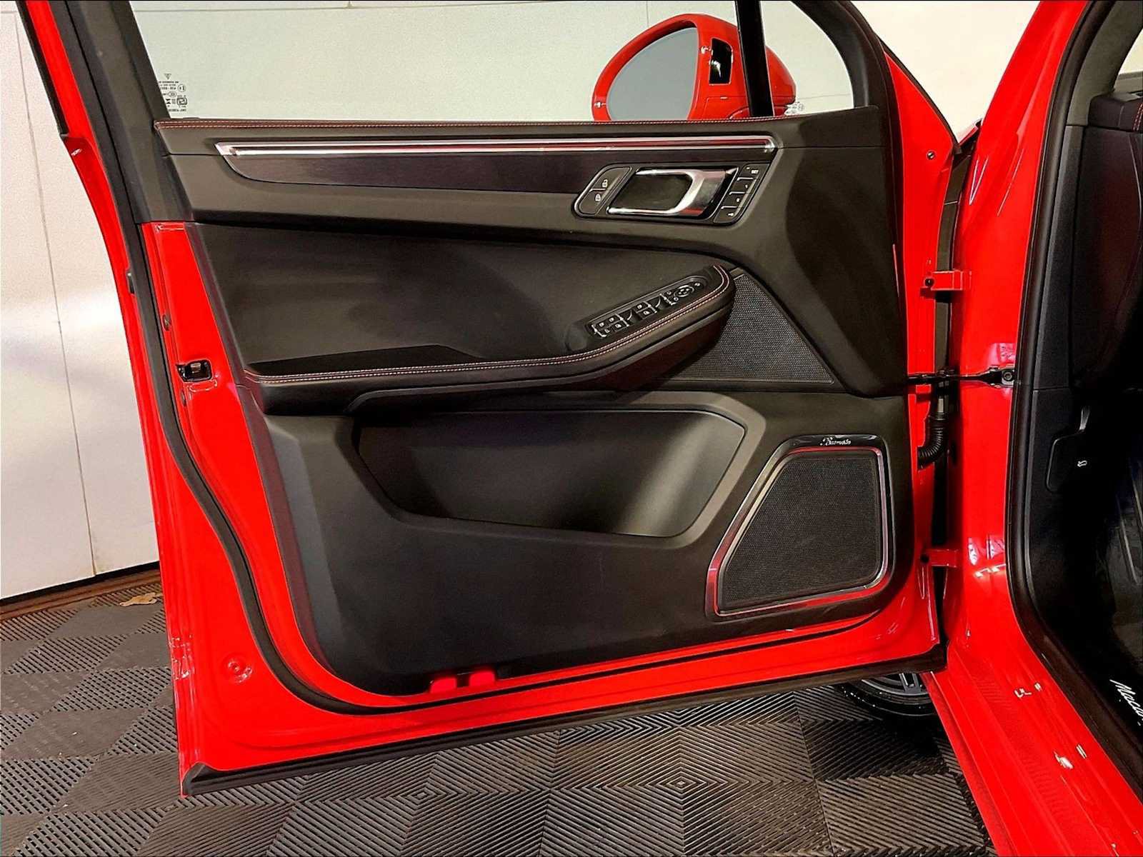Certified 2026 Porsche Macan GTS AWD/4WD image 25