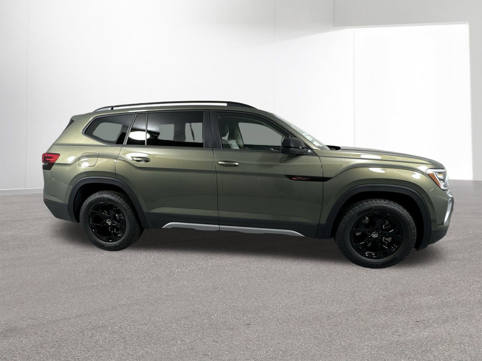 Used 2024 Volkswagen Atlas Peak Edition SEL image 38