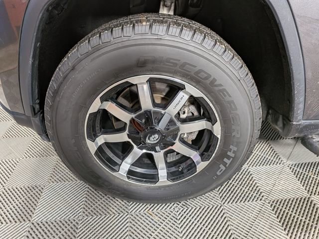 Used 2020 Jeep Grand Cherokee Laredo w/ Security & Convenience Group image 32