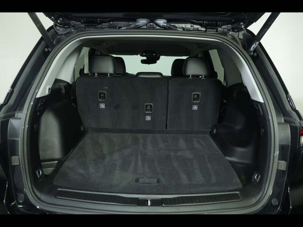 Used 2023 Jeep Grand Cherokee Limited w/ Black Appearance Package image 16