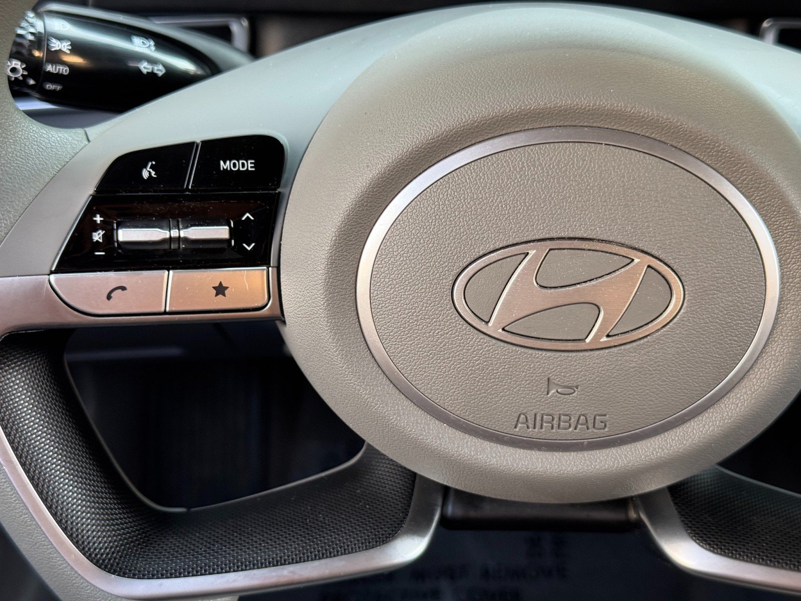 Used 2025 Hyundai Elantra Hybrid FWD image 19