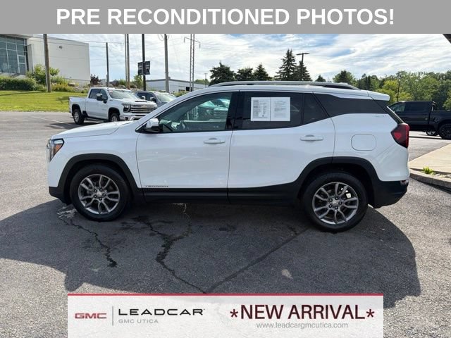 Used 2022 GMC Terrain SLT w/ LPO, Floor Liner Package AWD/4WD image 2
