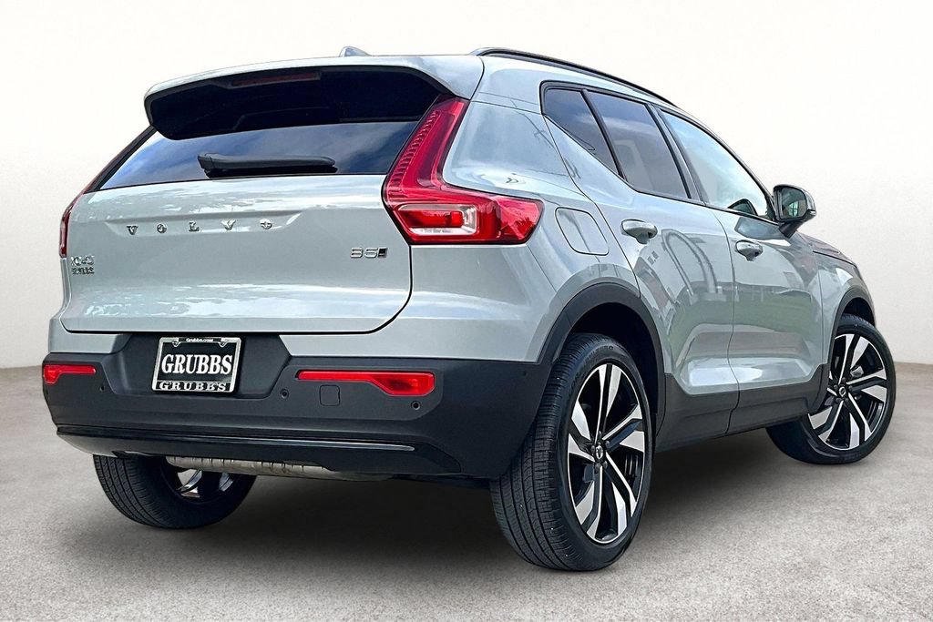Certified 2026 Volvo XC40 B5 Ultra AWD/4WD image 2