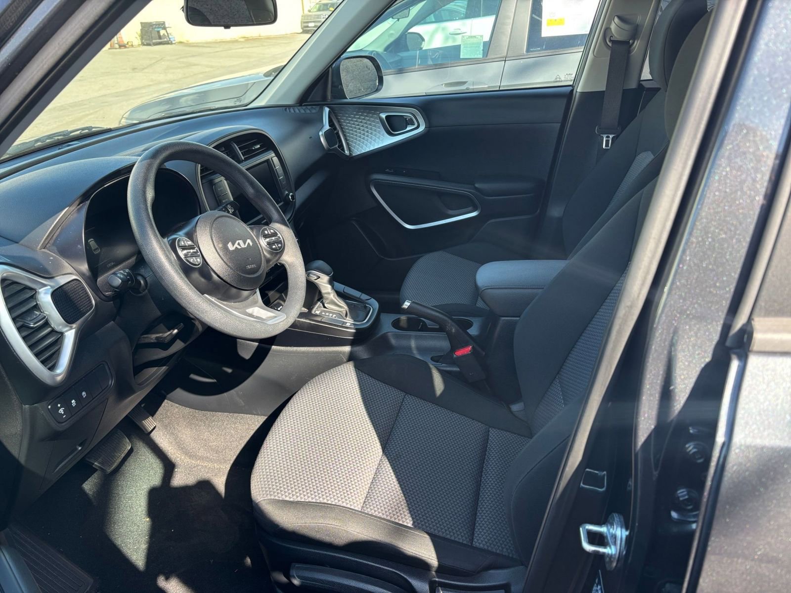 Used 2025 Kia Soul LX w/ LX Technology Package image 28