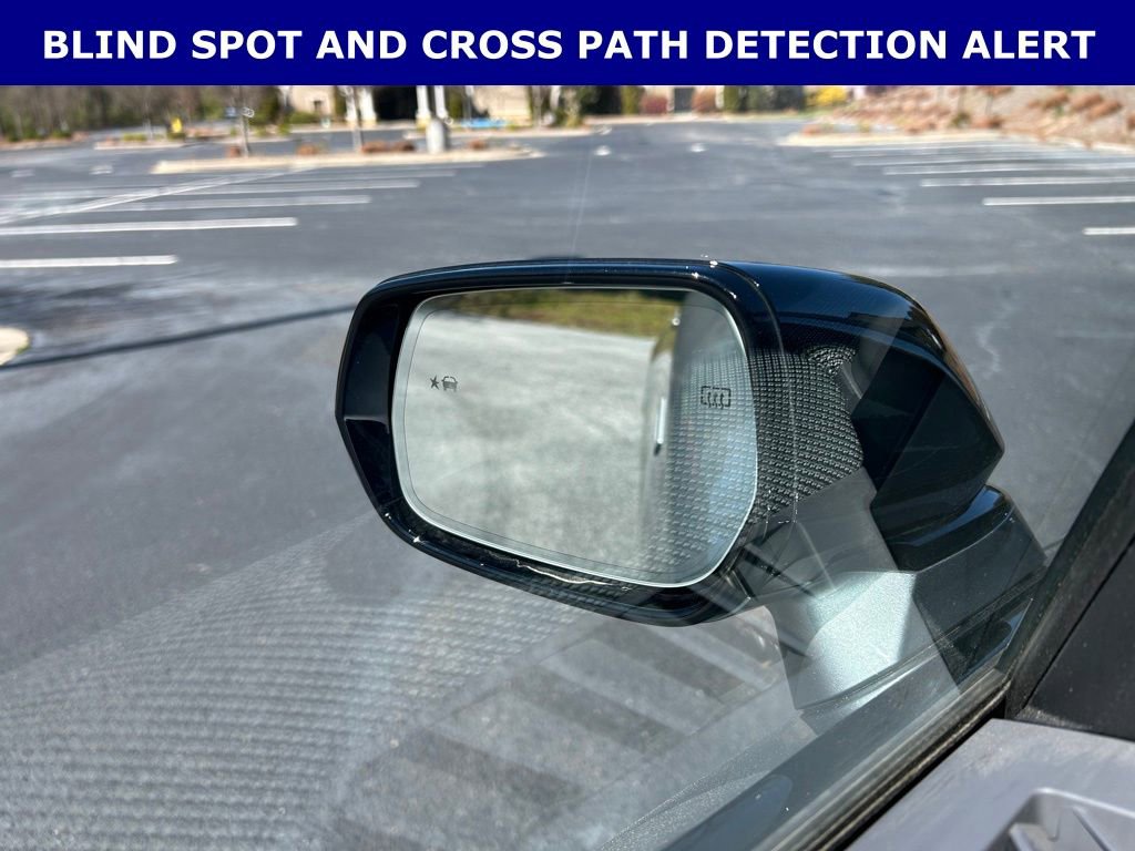 Used 2025 Cadillac Optiq Luxury 1 AWD/4WD image 7