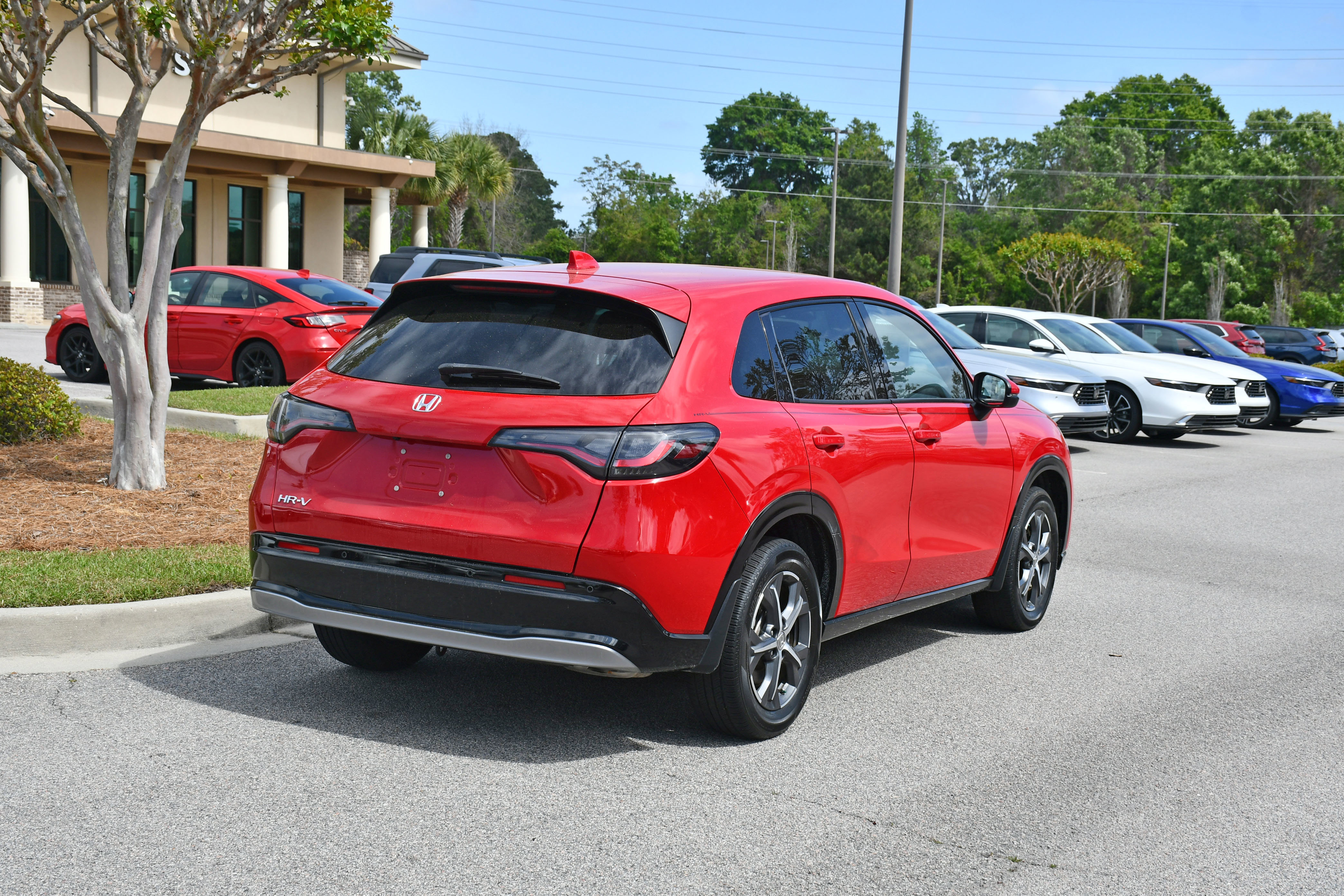 Used 2024 Honda HR-V EX-L image 4