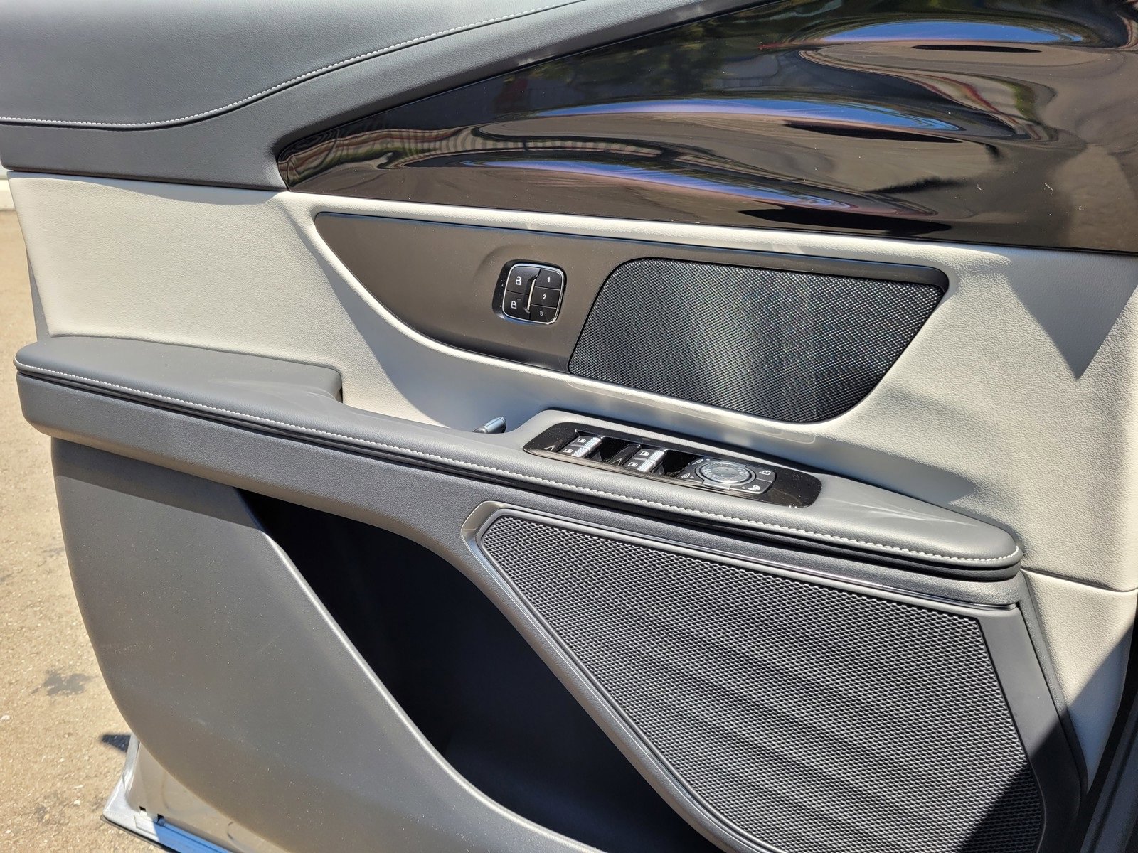 New 2025 Lincoln Nautilus Premier image 10