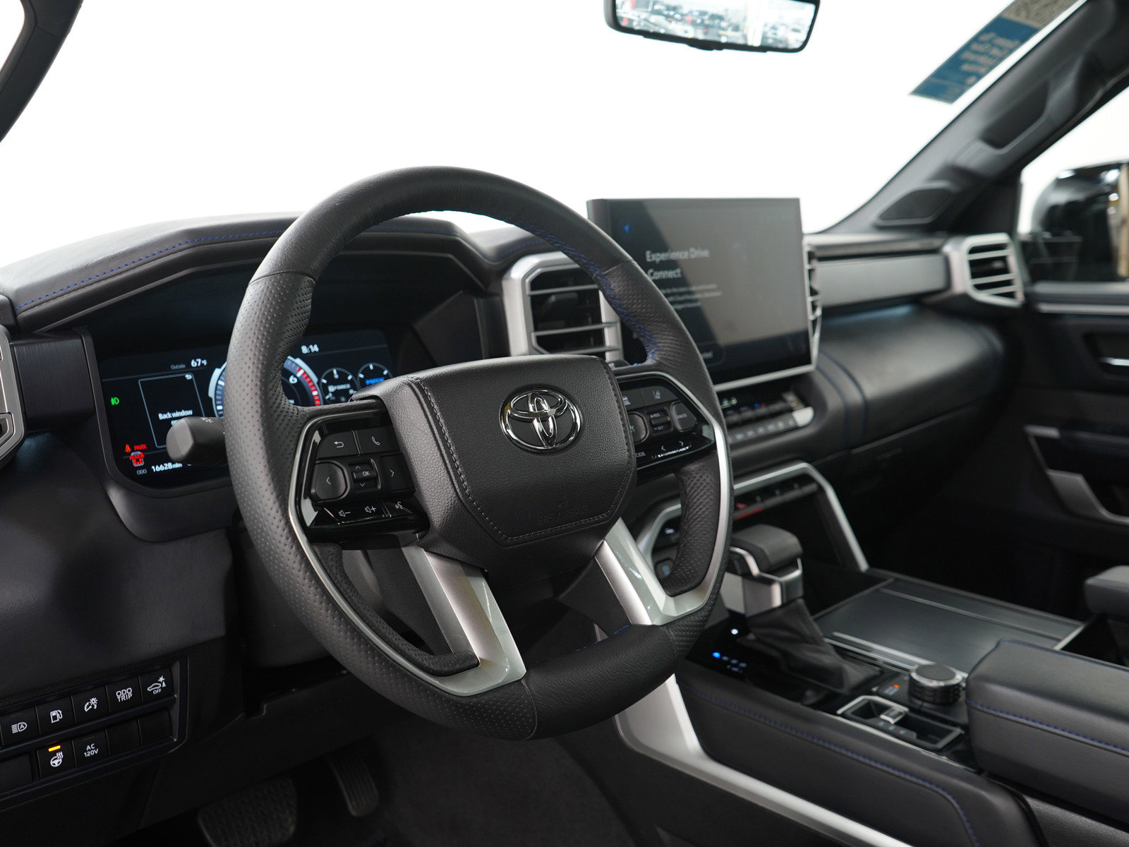 Used 2025 Toyota Sequoia Platinum AWD/4WD image 32