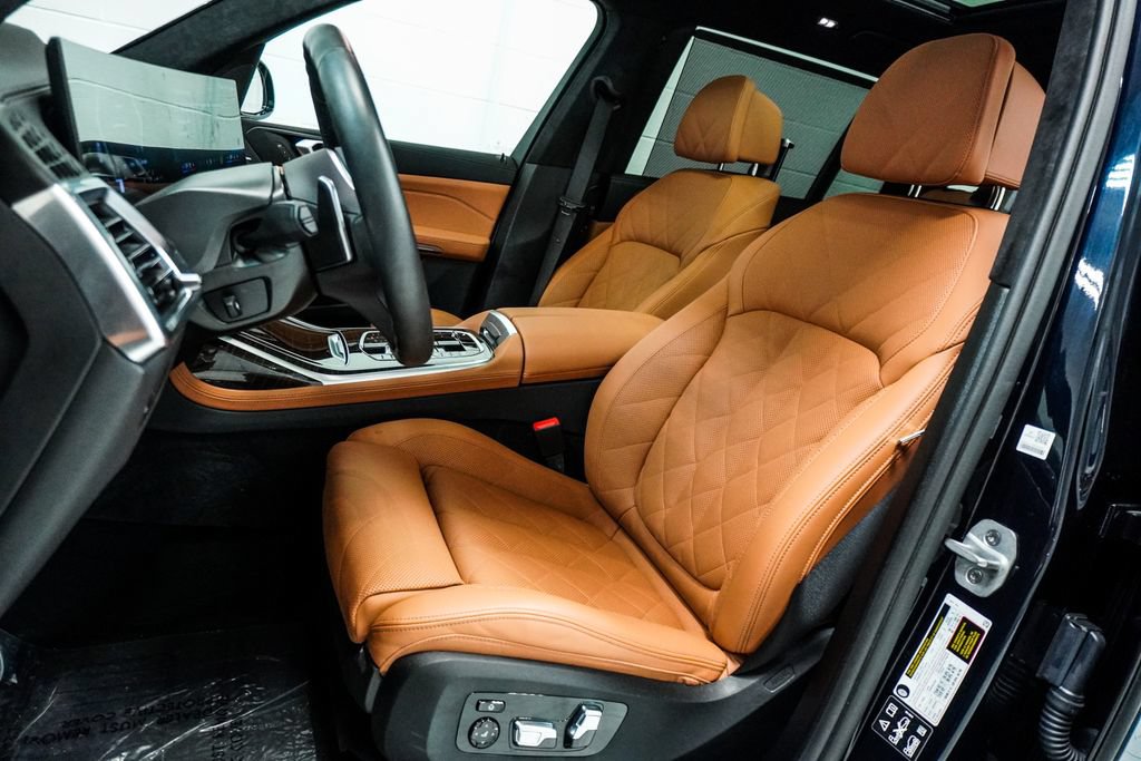 Used 2026 BMW X7 xDrive40i w/ M Sport Package AWD/4WD image 6