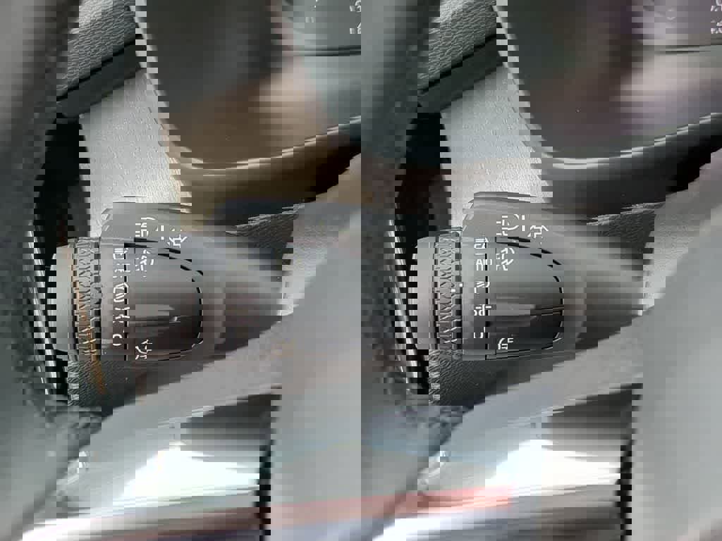 Used 2023 Volvo XC40 B5 Plus w/ Driver Assist Package image 25